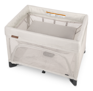 UPPAbaby Remi Playard – Charlie – Sand Mélange.